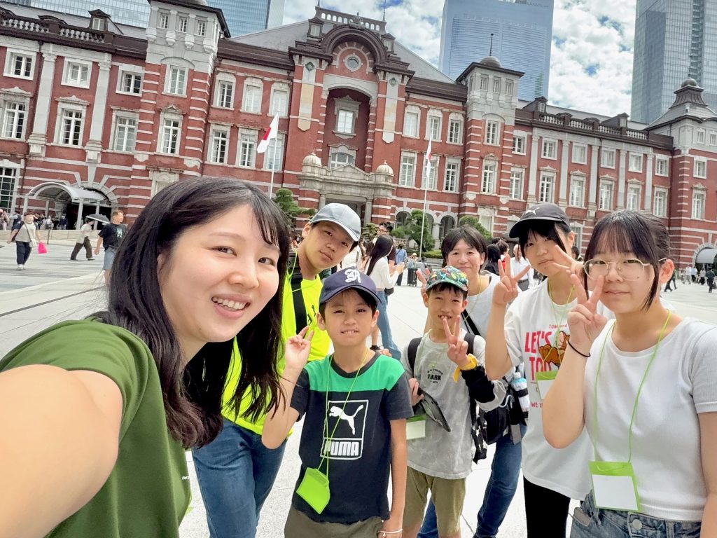 東京駅でゲームのプレイにトライ！